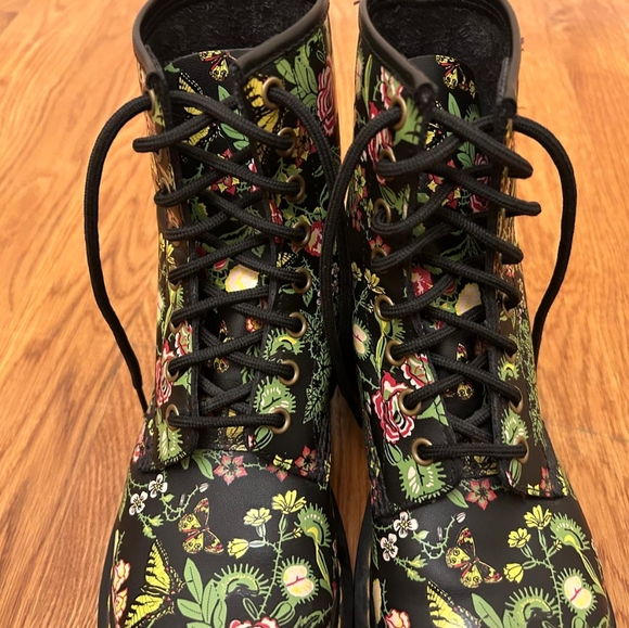 Dr. Martens Women's 1460 Bloom 8 Eye Boots Size 7 US - Picture 7 of 15